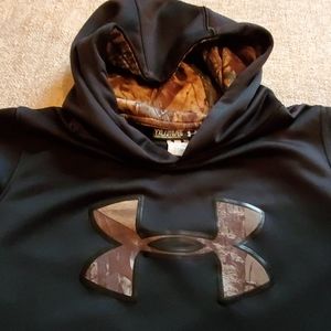 Under Armour Shirts & Tops - Under Armour sweater youthxl black Under Armour Shirts & Tops - Under Armour sweater youthxl black